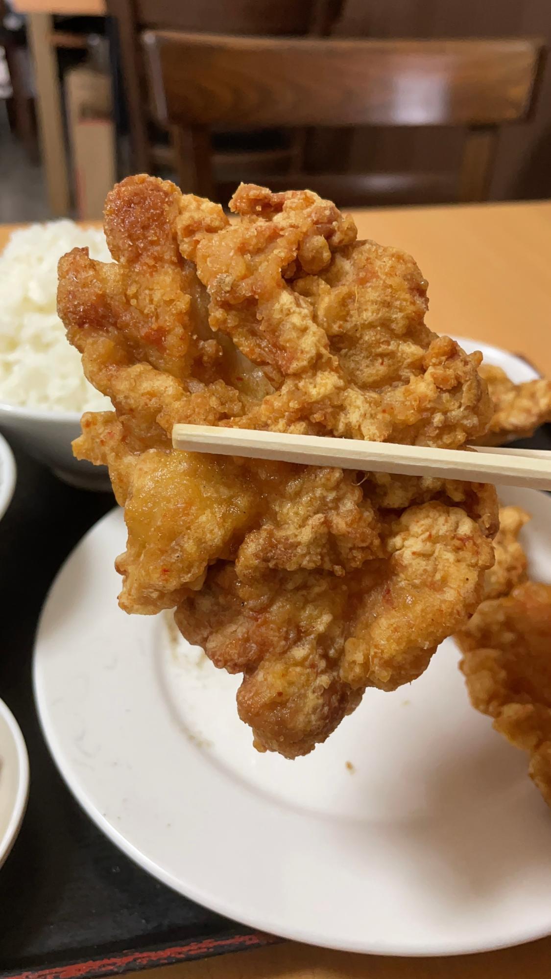三角ダンベル　唐揚げ定食(大盛り) Shocking] The ultimate deca-served fried chicken lunch that