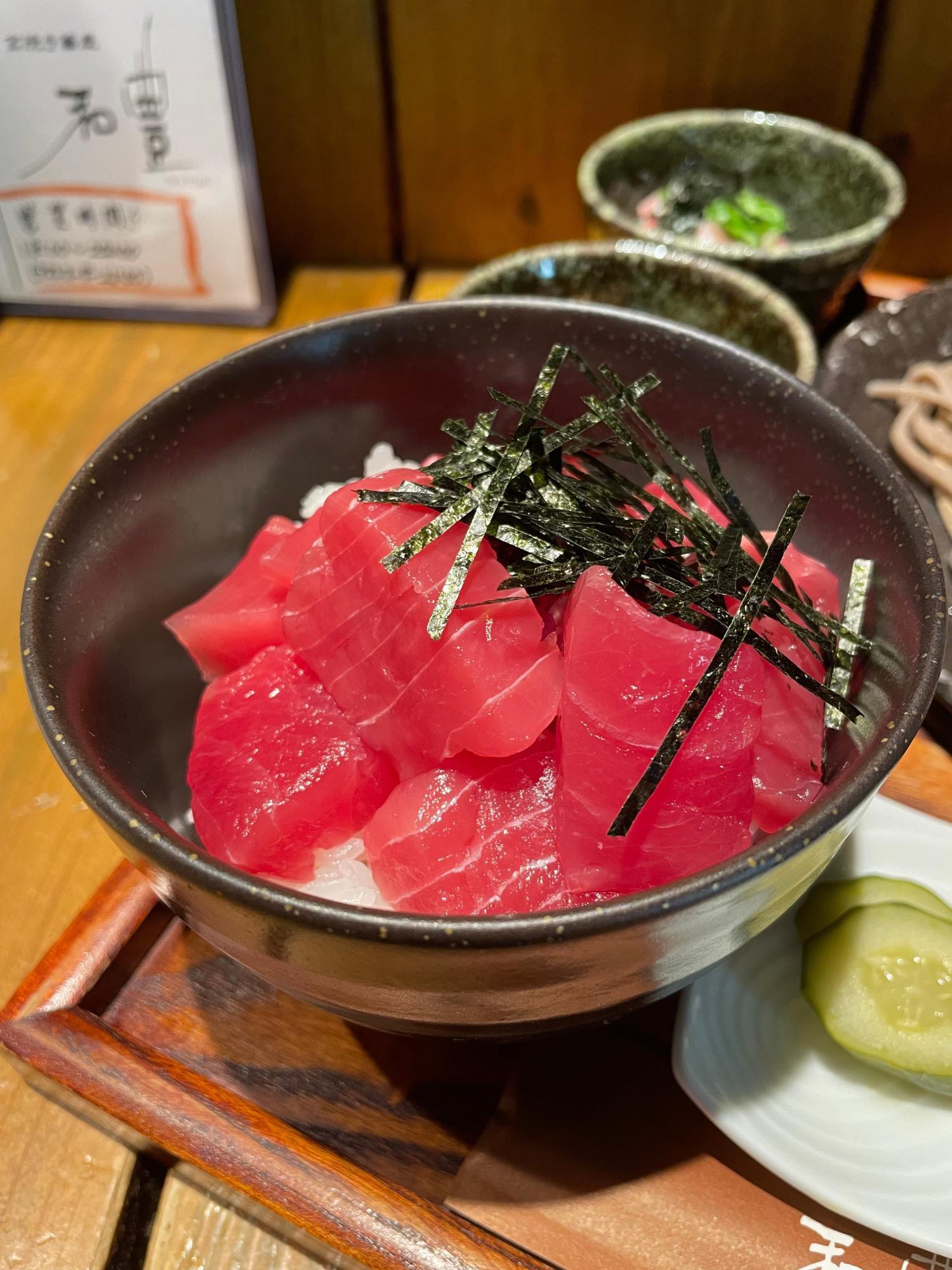 鮪丼 大阪・天満橋】これで¥1500！？鮪一面に覆われた豪華な鮪尽くし
