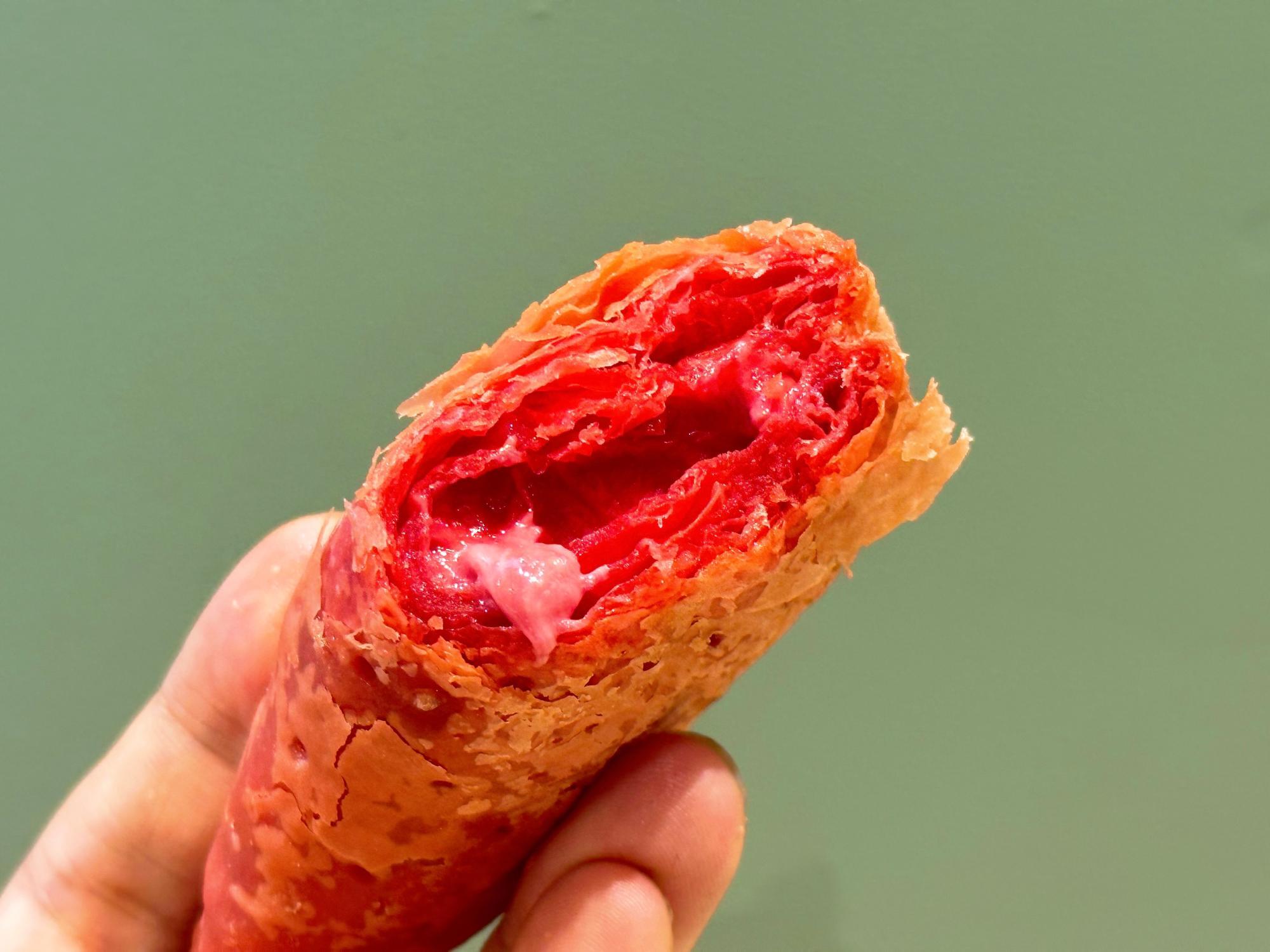 マック新作レビュー】10月8日発売の新作「三角チョコパイ いちご