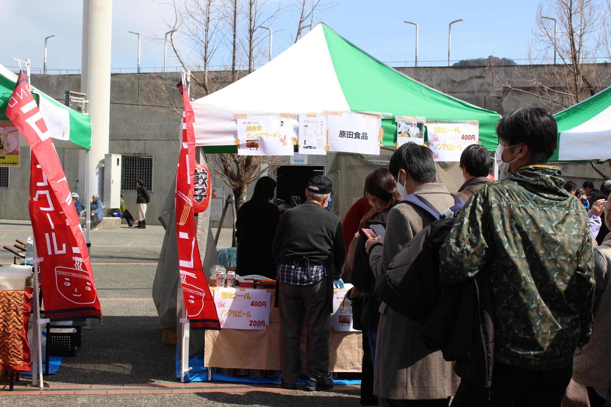 「原田食品」のブース前