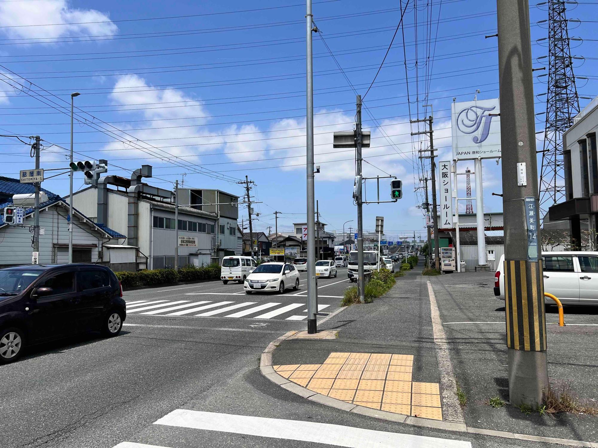 江瀬美町の西側を南北に走る国道170号線