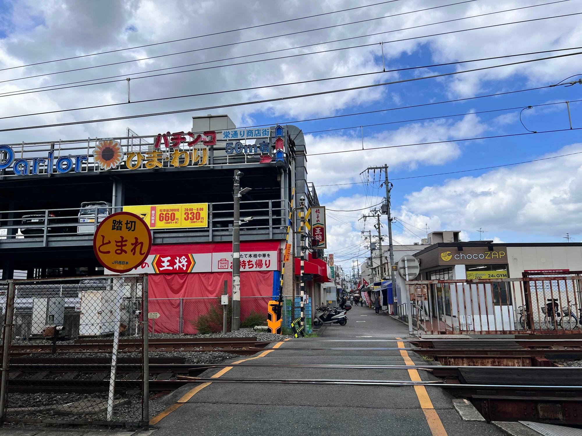 栄通り商店街を西へ