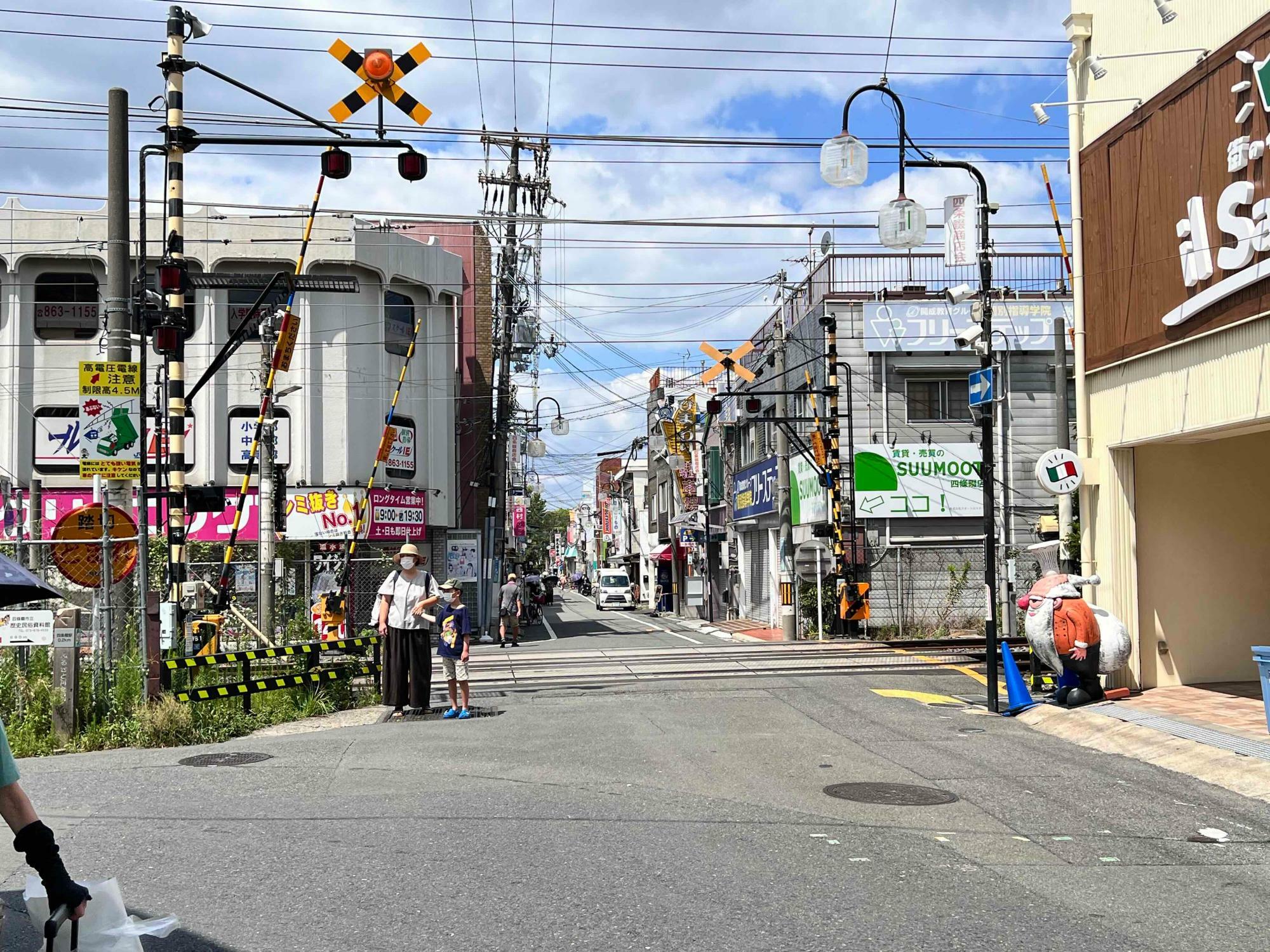 楠公通り商店街を西へ