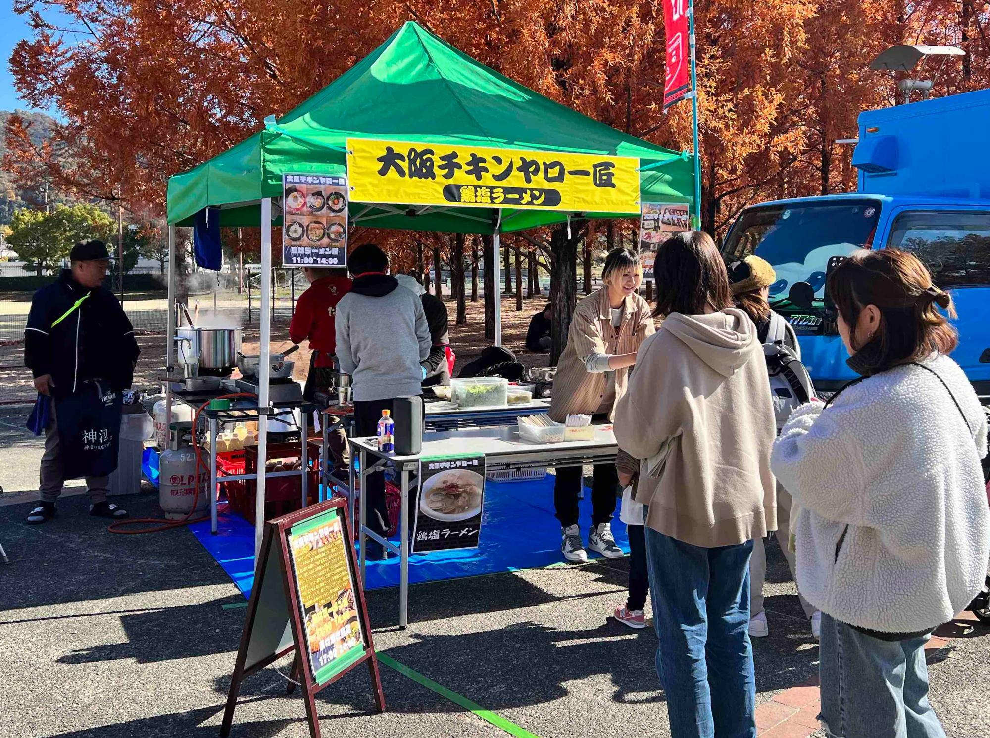 前回優勝した大阪チキンヤロー匠さんのブース（23年11月26日撮影）