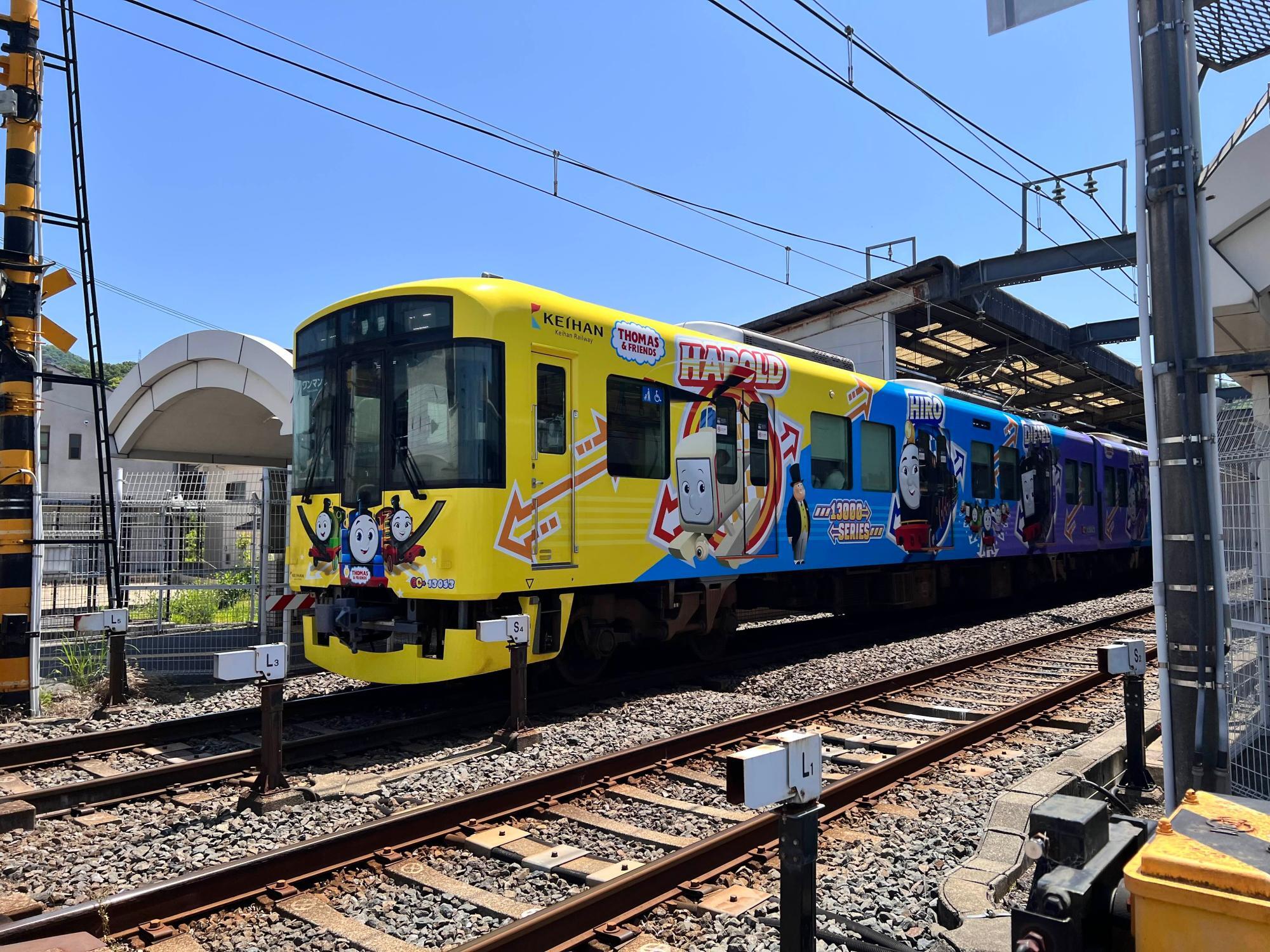 河内森駅に入構する列車（24年5月4日撮影）