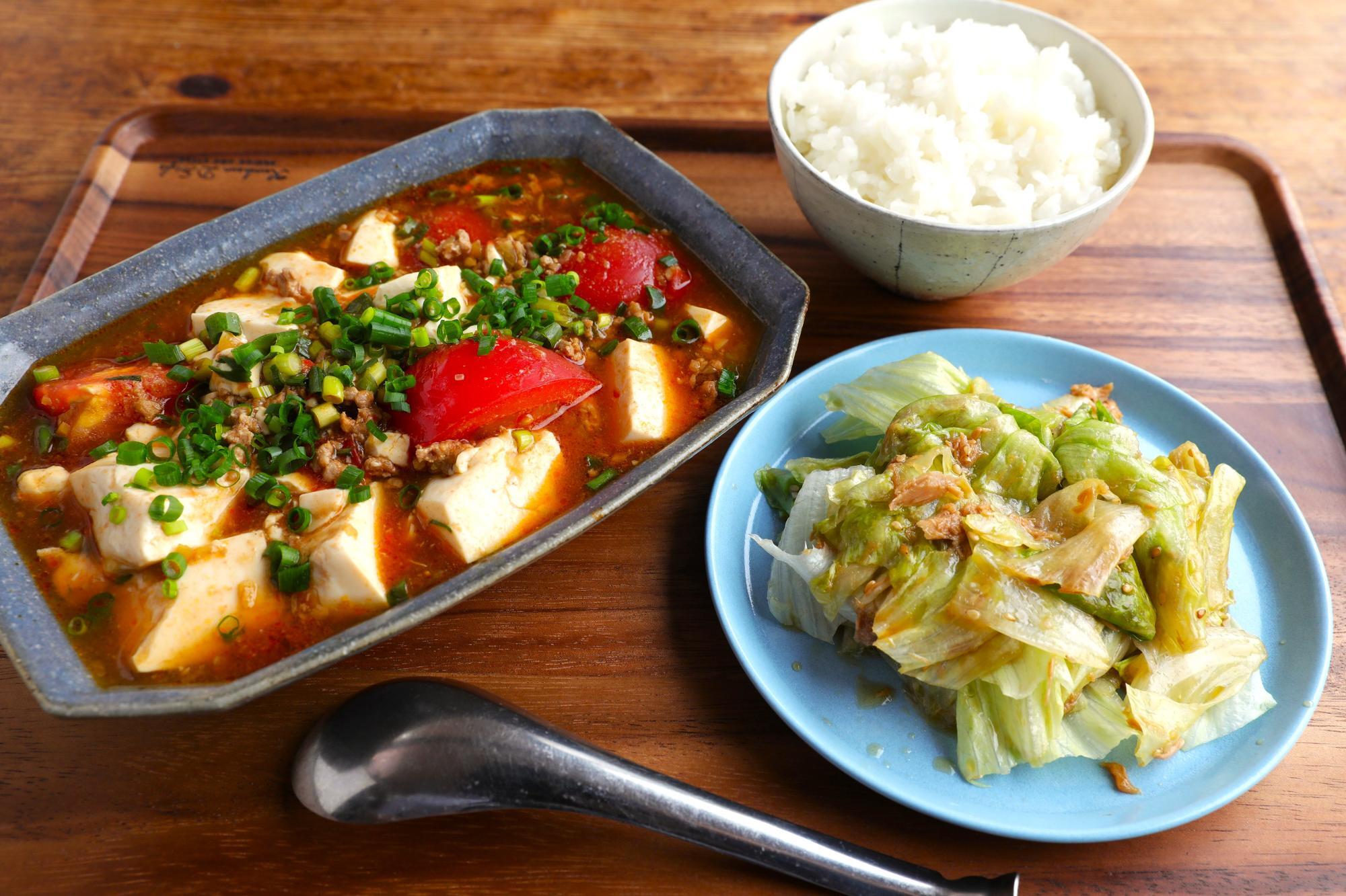 ごはんと食べたい！麻婆トマト＆ツナドレッシングのグリーンサラダ