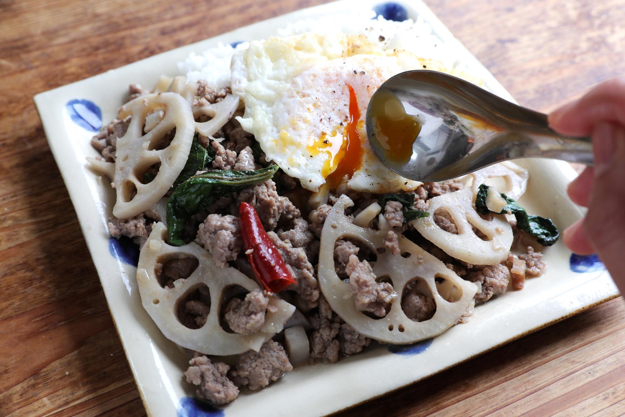 シャキッとれんこんの大葉ガパオ