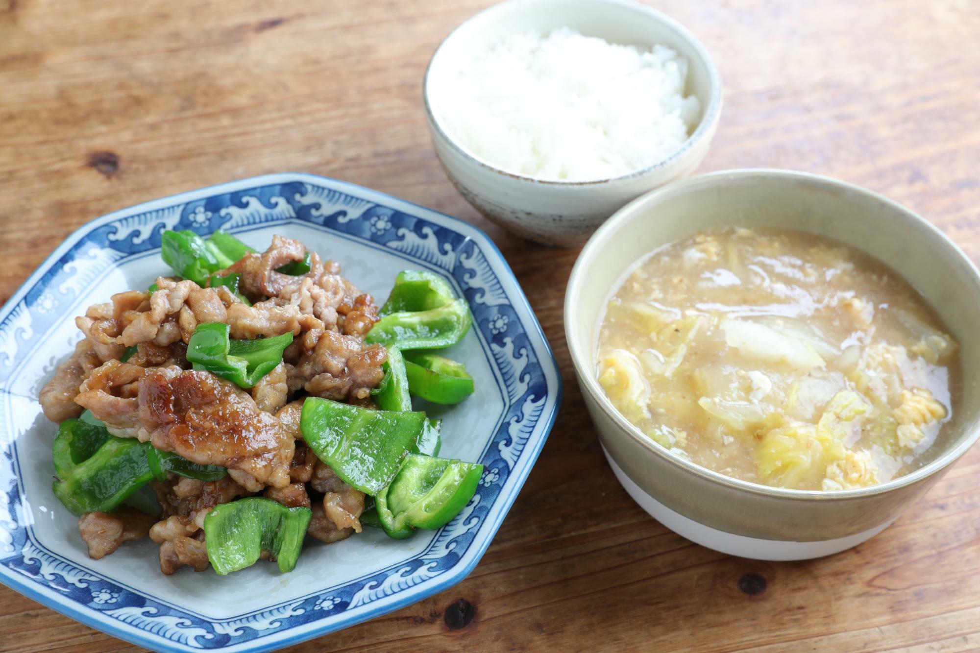 豚こまのピーマン青椒&白菜と卵の中華春雨スープ