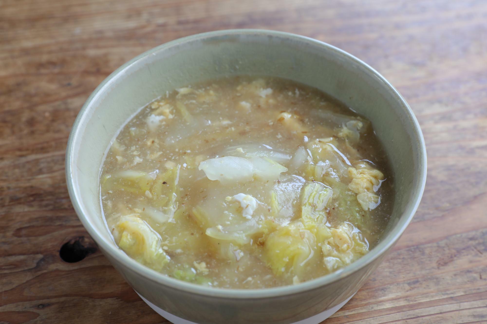 白菜と卵の中華春雨スープ