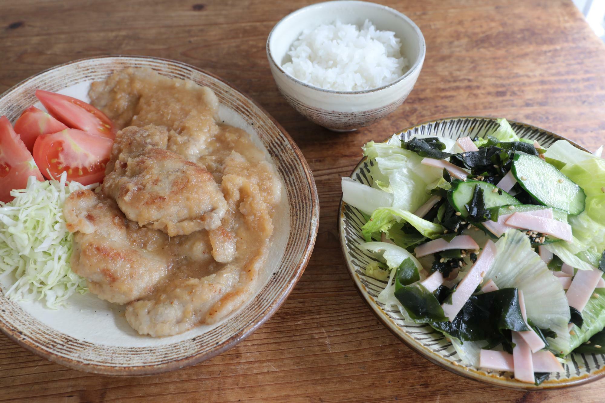 つゆだく豚のしょうが焼き＆ちぎりレタスとわかめハムサラダ