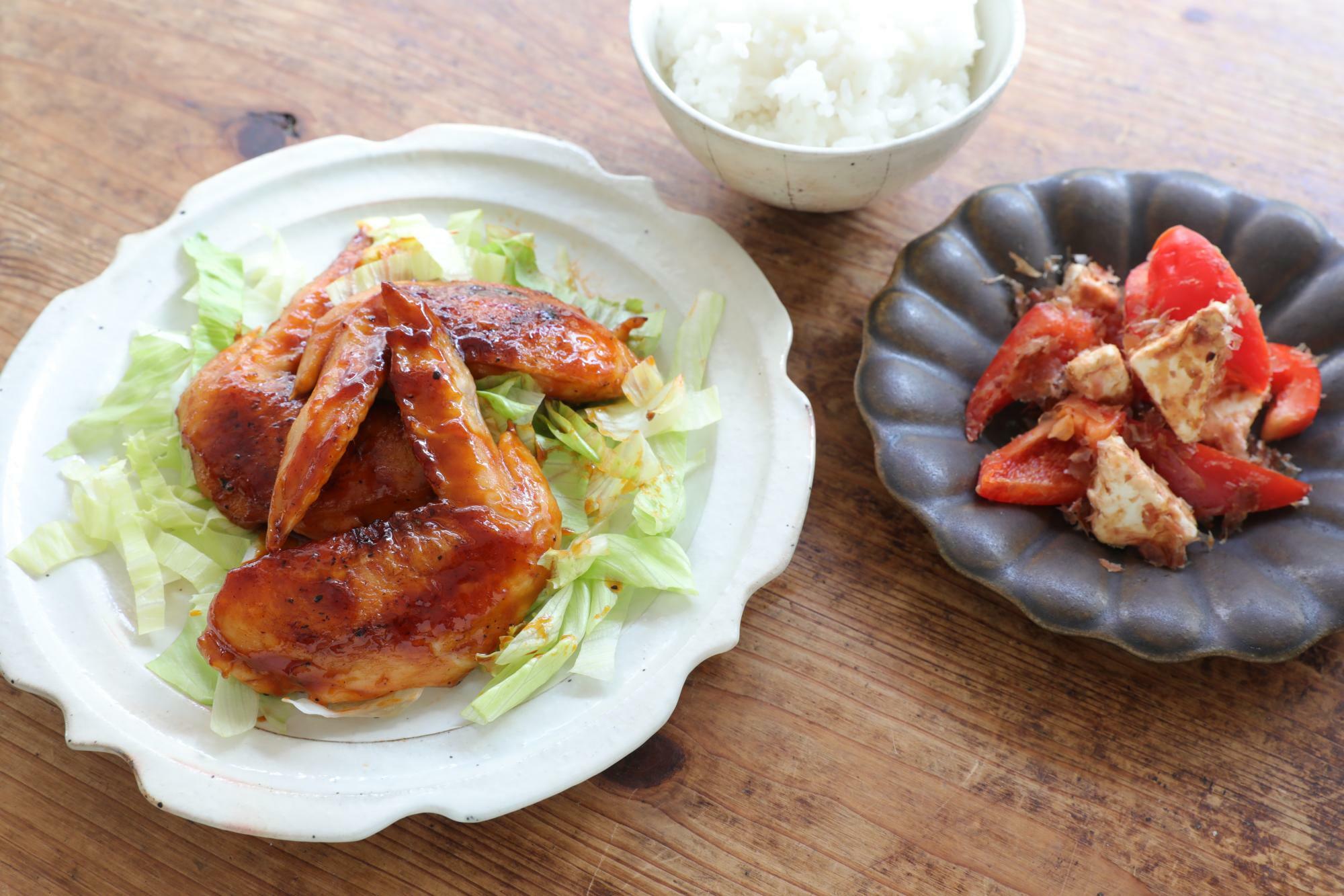 手羽先の甘辛ケチャップ焼き＆赤パプリカとクリームチーズのかつお和え