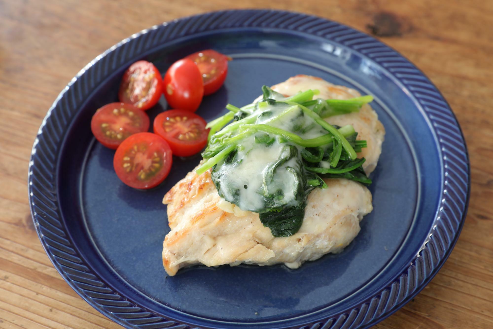 鶏むねとほうれん草のチーズ焼き