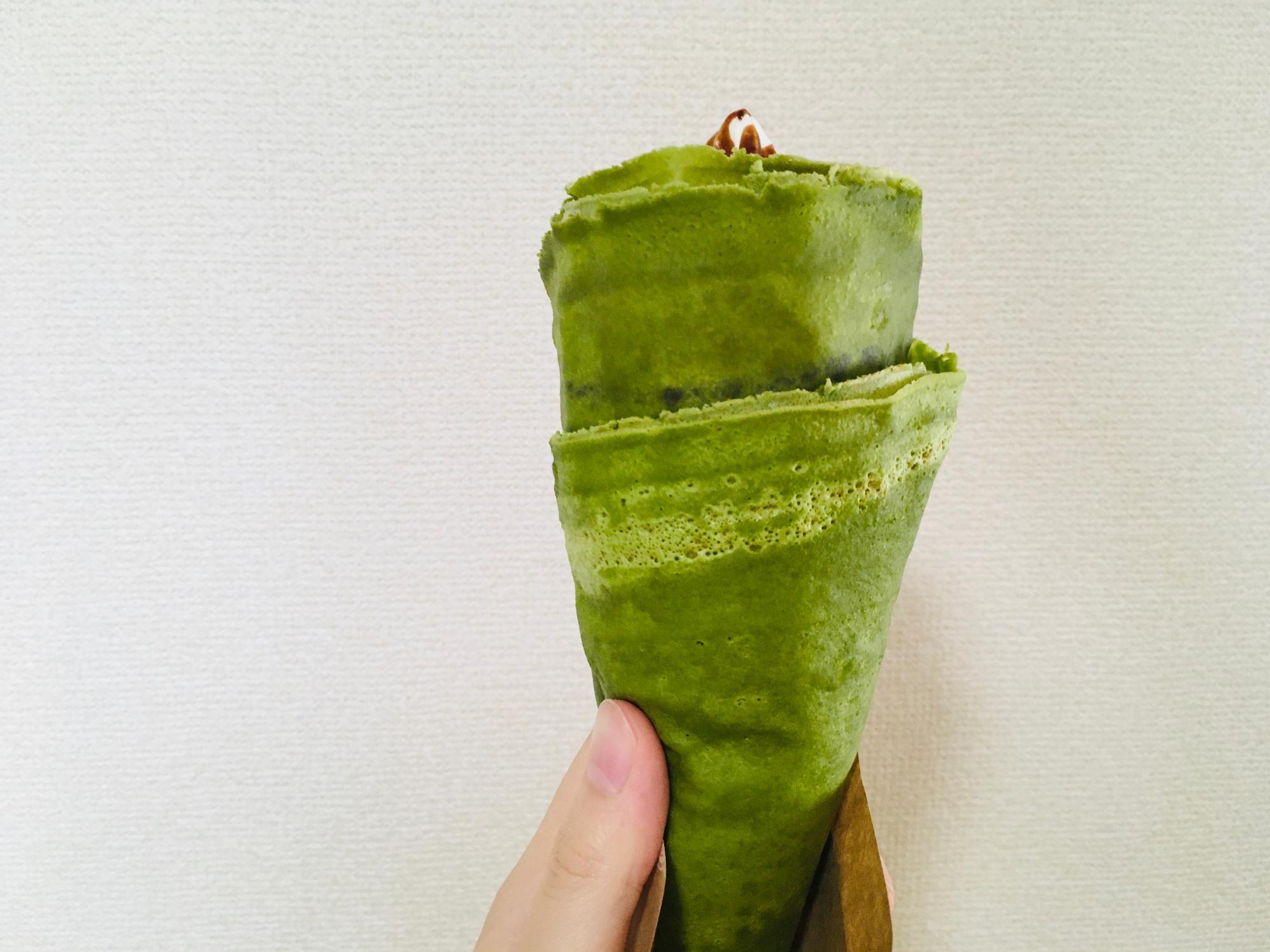 きれいな抹茶色のクレープ生地