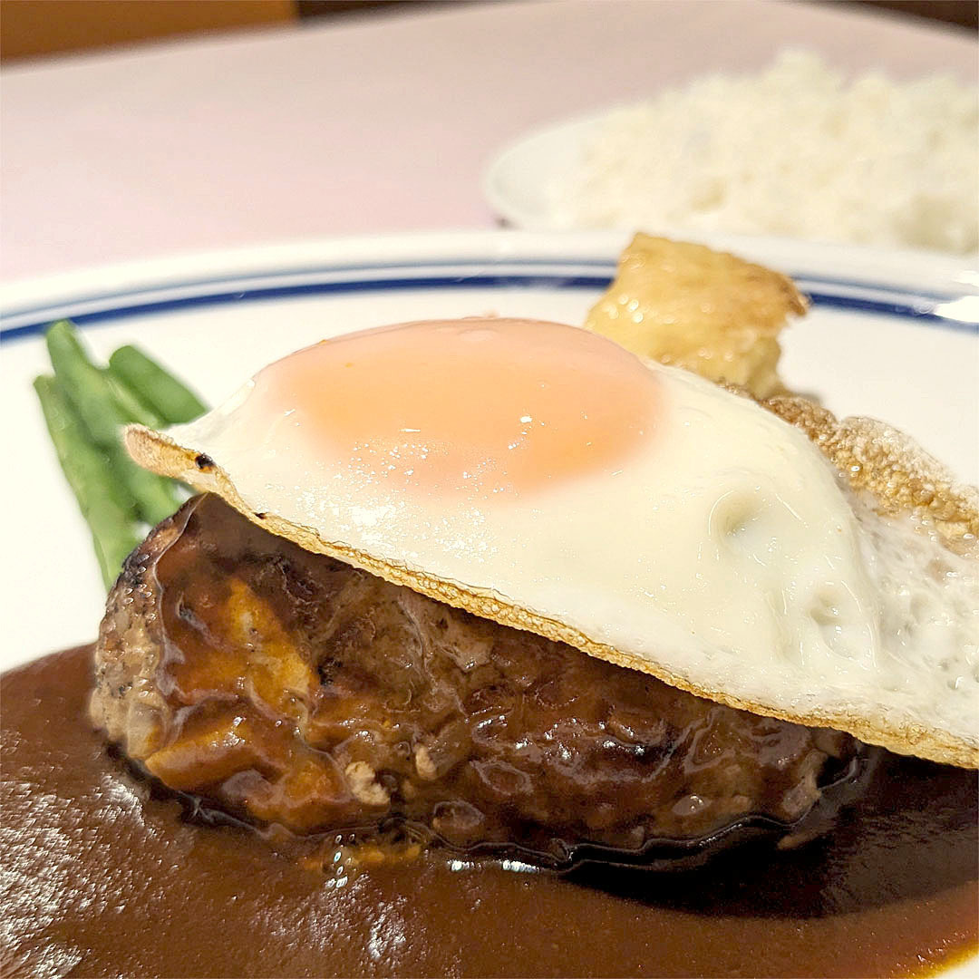 目玉焼きのせハンバーグ