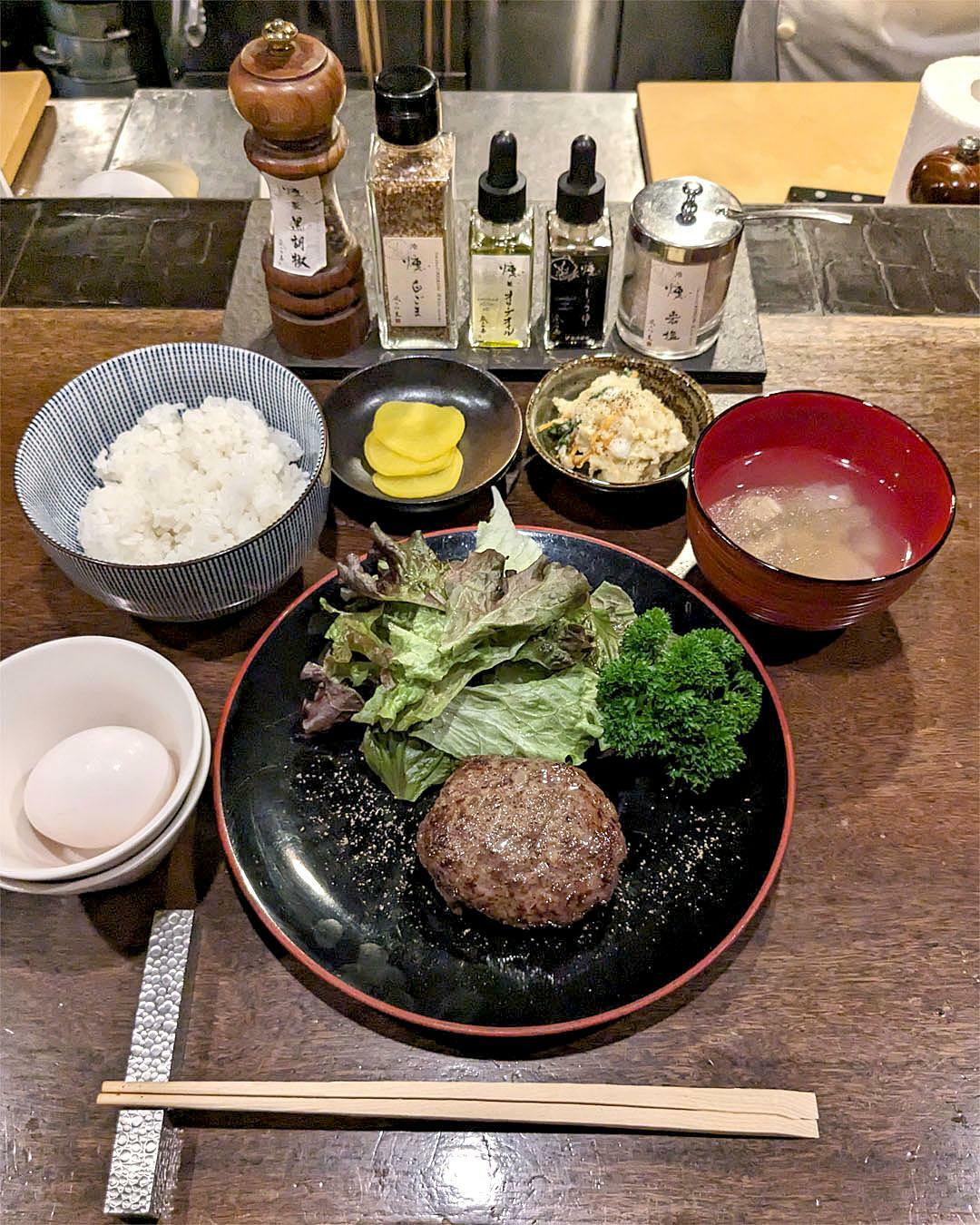 「仙台牛の冷燻ハンバーグ定食(￥1,800(税込))」