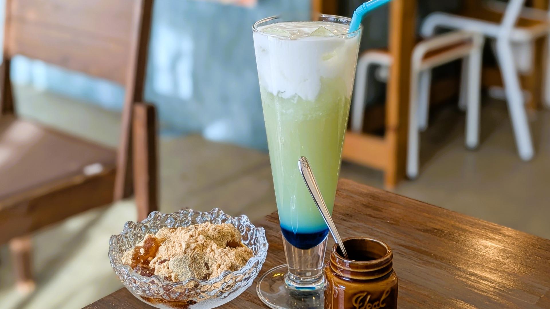 『花鳥風月, 中央にドリップコーヒー』『異世界海浜町』※2点 1F横浜大世界マーケット】 Spring Tea Party第四弾！ ふんわり