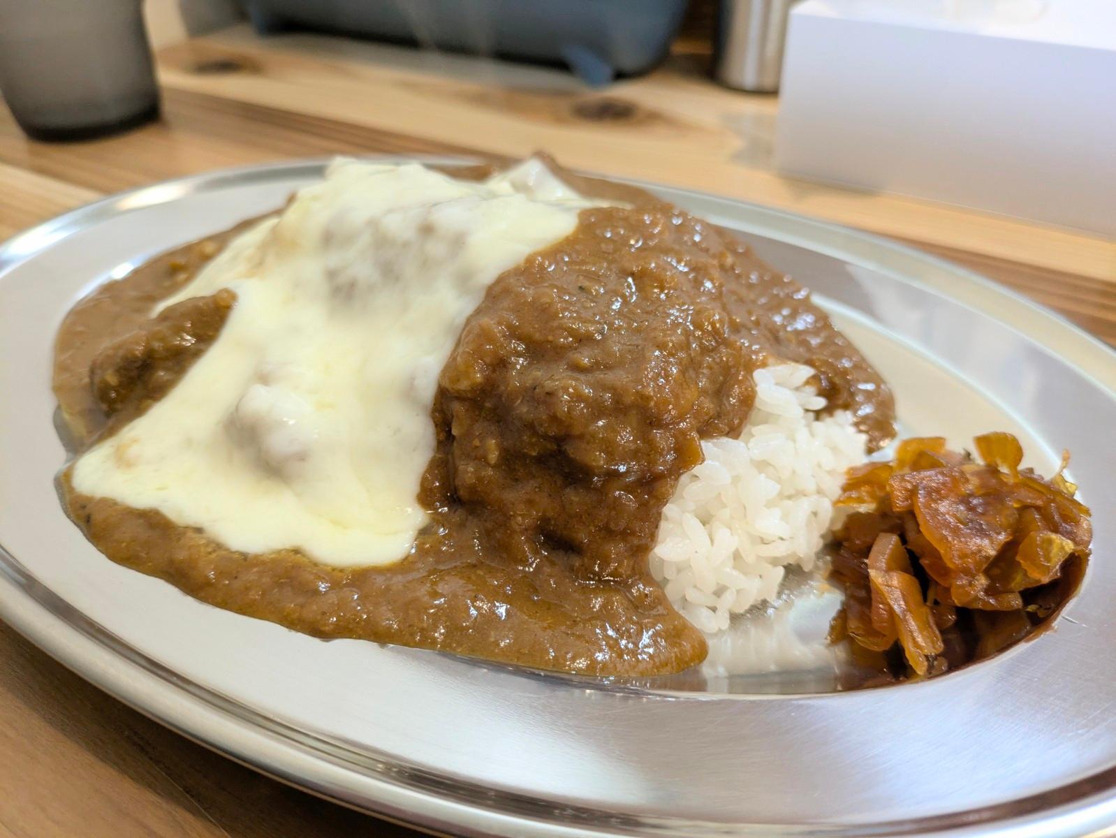 ビーフカレー・チーズトッピング（1100円）