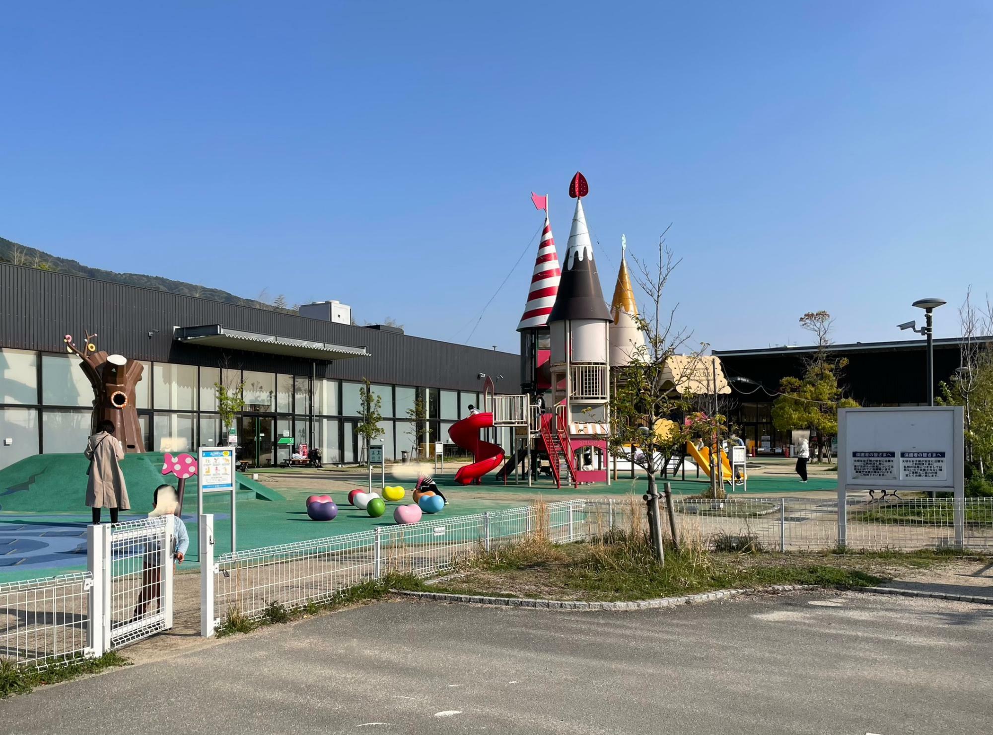 イオン乙金ショッピングセンター前の公園の写真