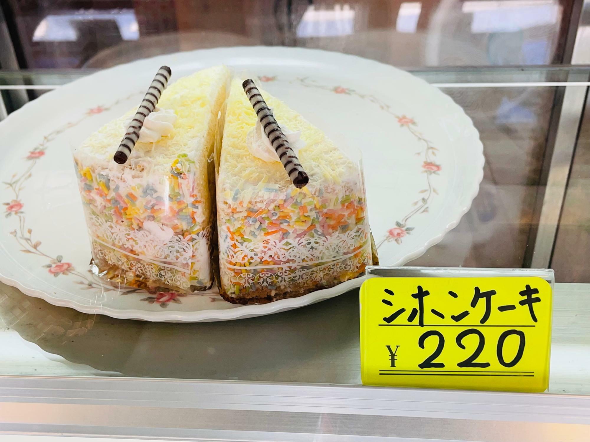 シホンケーキ　220円（2023年8月時点の価格）