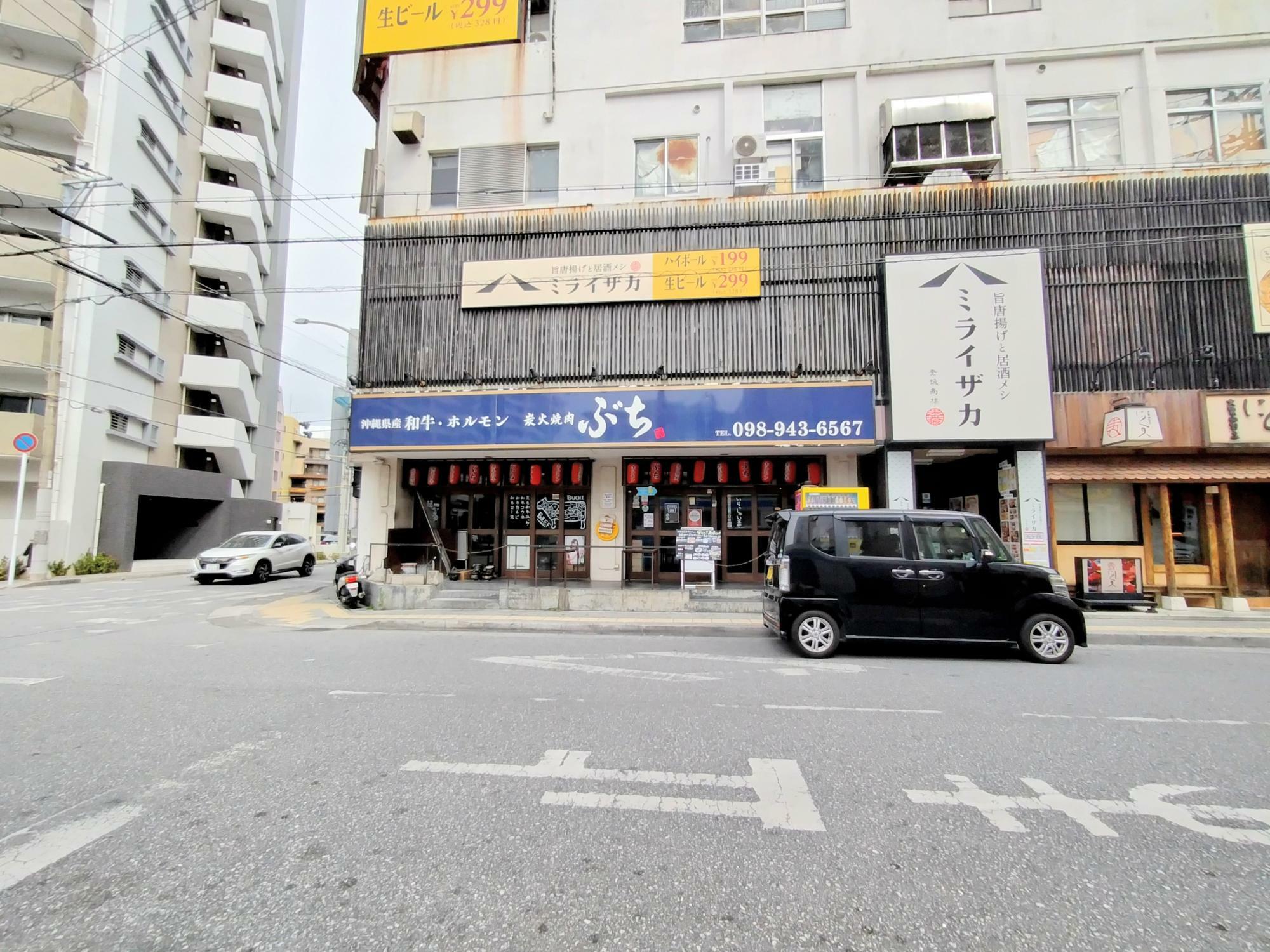 ローソン 那覇久茂地三丁目店のお向かいにある店舗（2024年2月撮影）