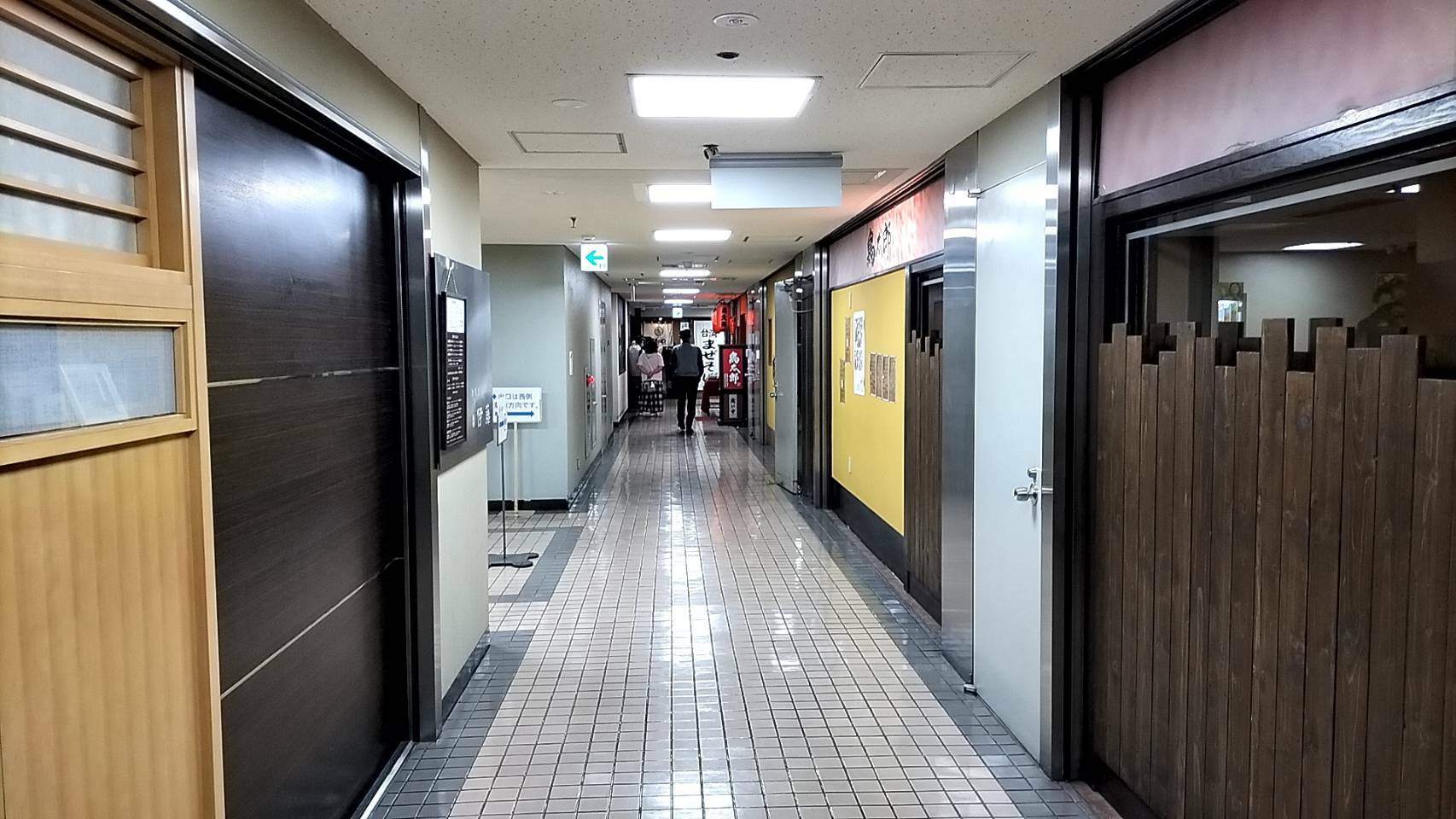 「東京建物札幌ビル」地下1階。なにやら奥の方に行列が……