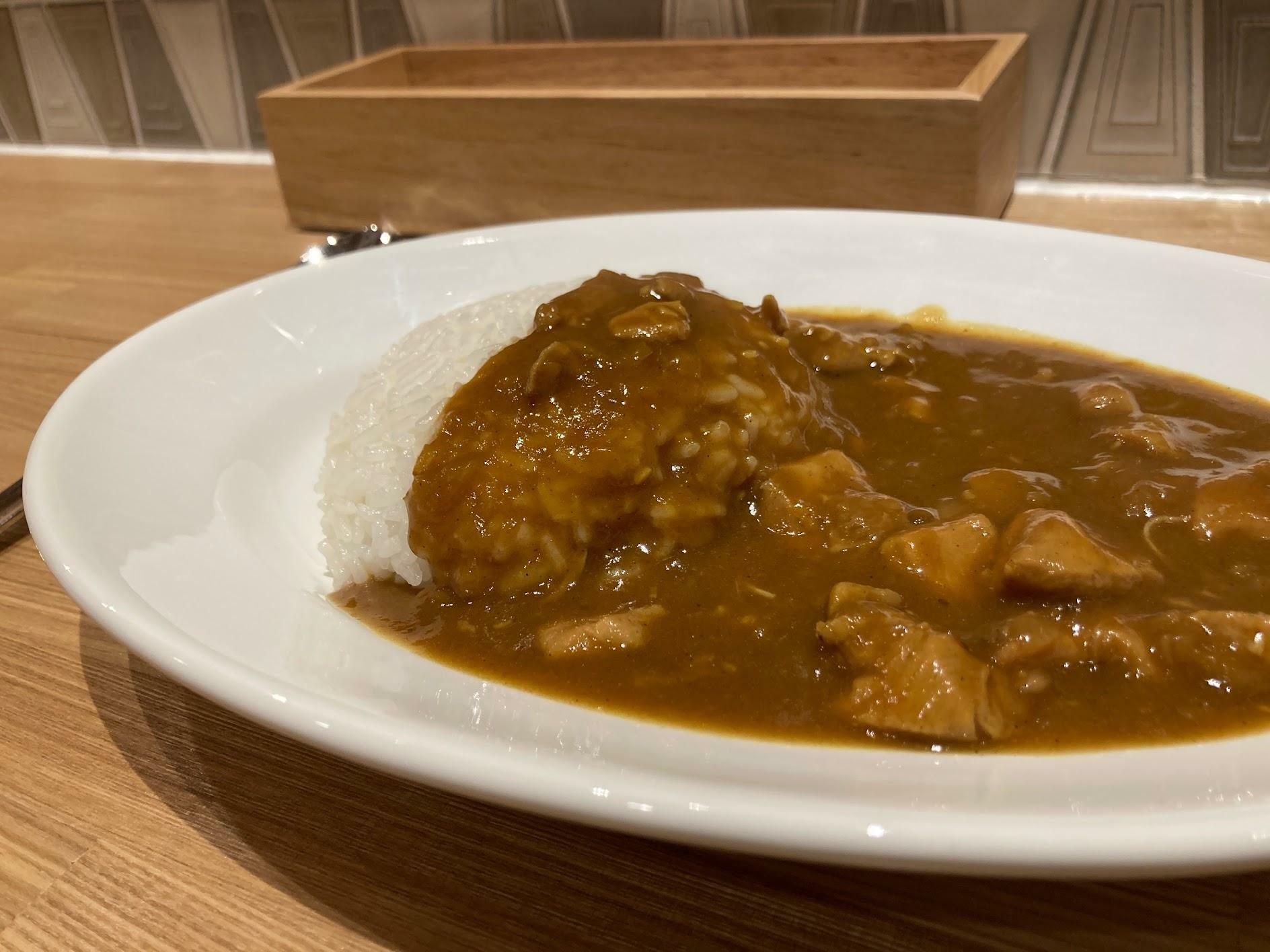 特製チキンカレーも美味しいですよ