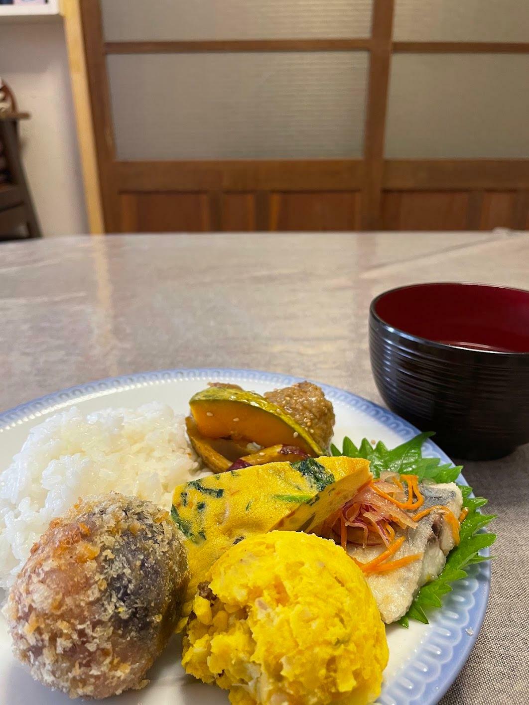 素材そのものの味を楽しめるお惣菜に舌鼓オヤコ商店の味噌を使用したお味噌汁は先着順　美味しいお味噌を味わうチャンス