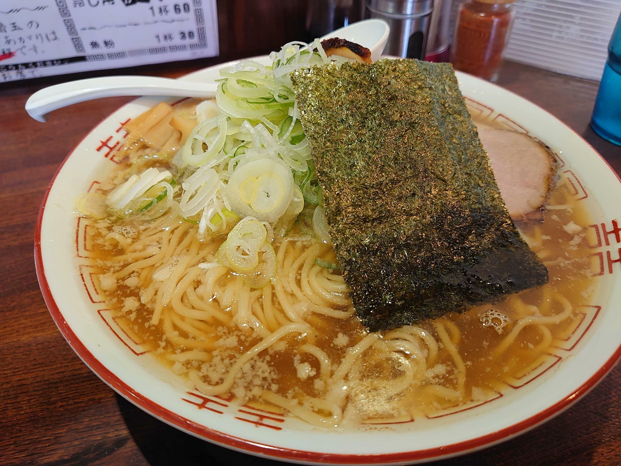 温かいラーメン（背油：ふつう）