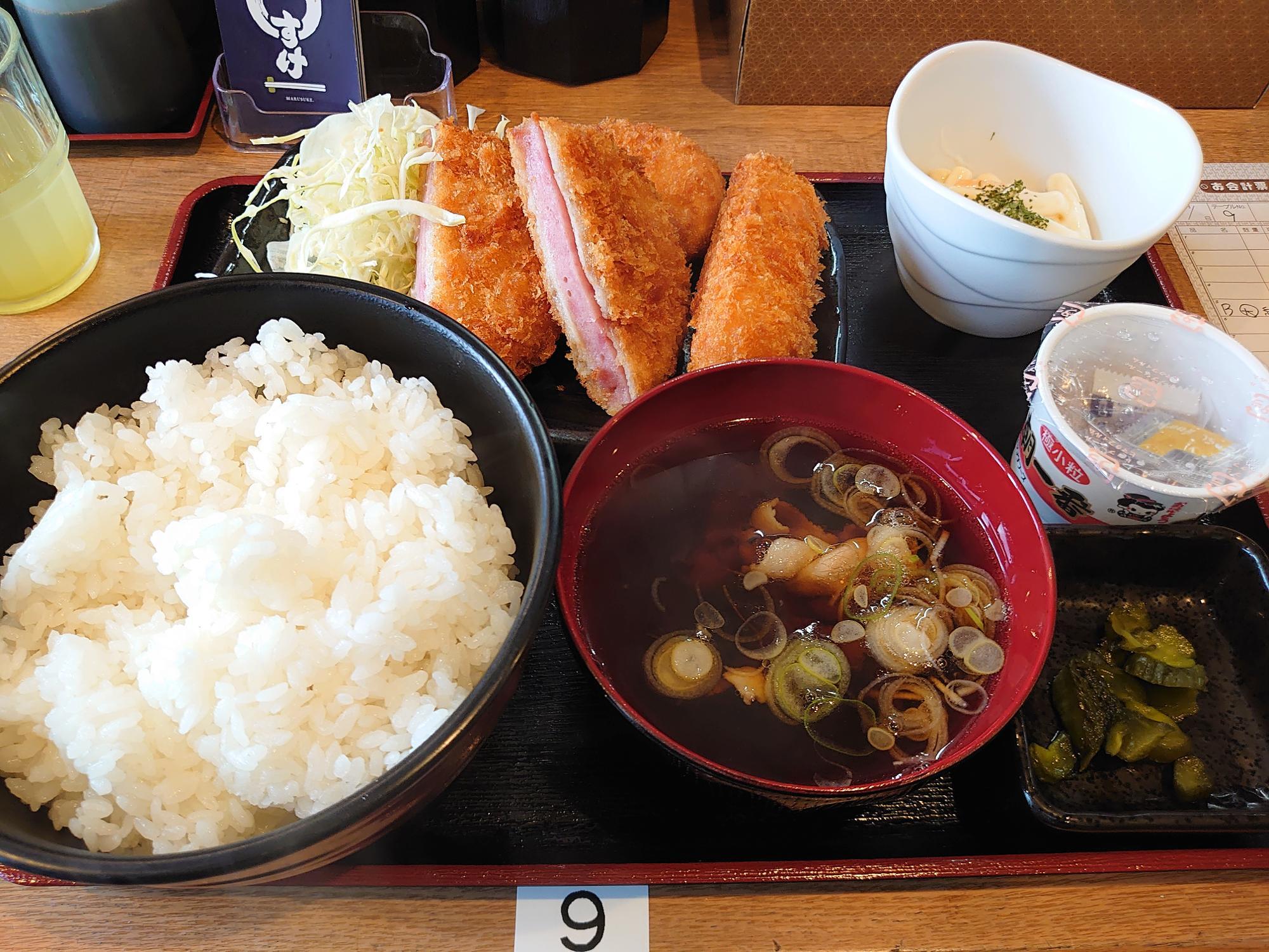 デラックスフライの日替り定食B（納豆・ご飯サイズ大）