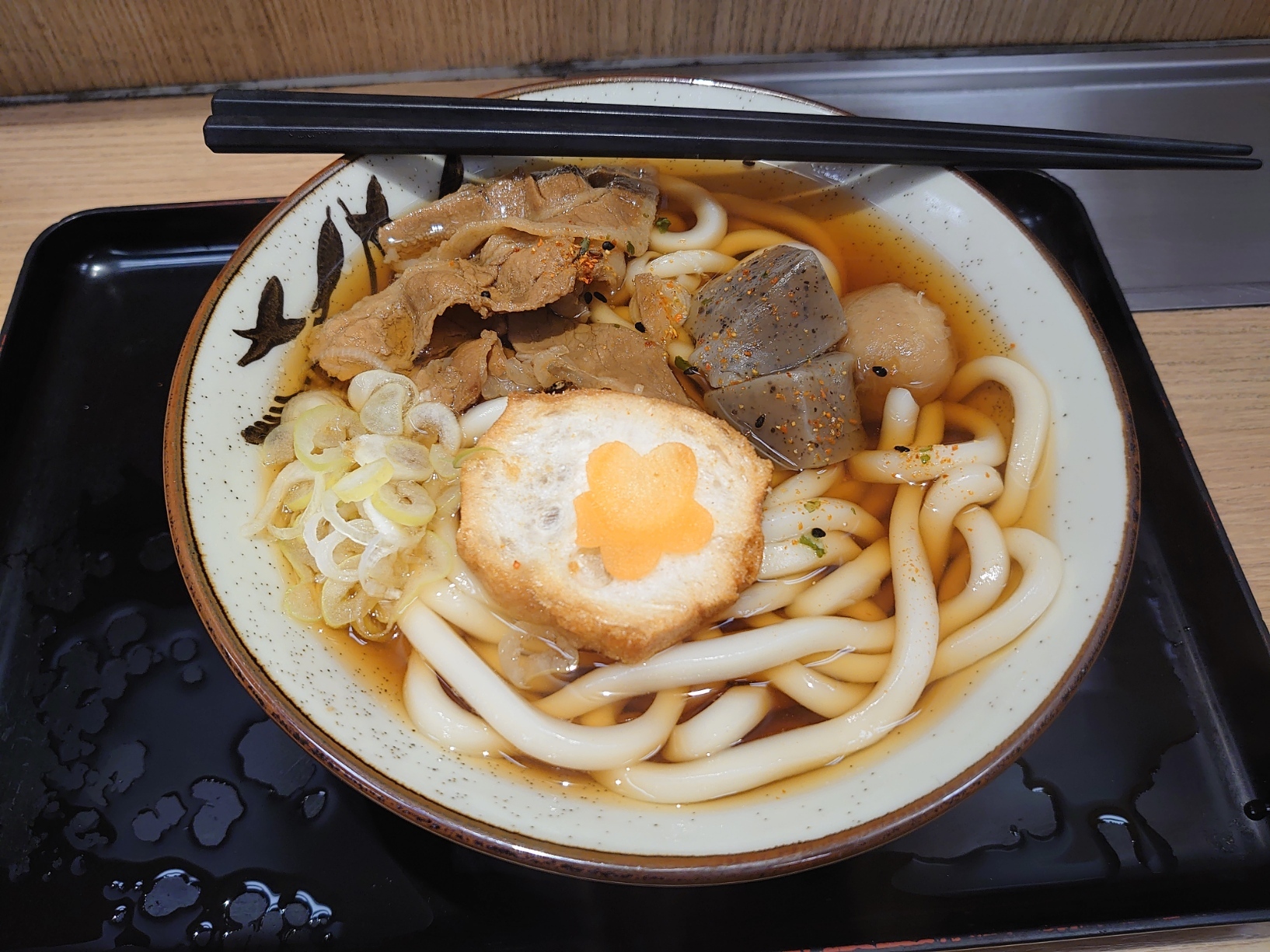 芋煮うどん、着丼