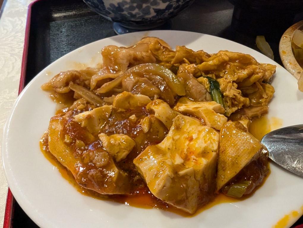 麻婆豆腐としょうが焼きと肉の炒め物