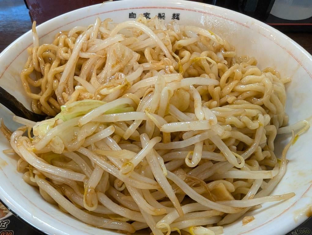 麺を天地返しして混ぜる