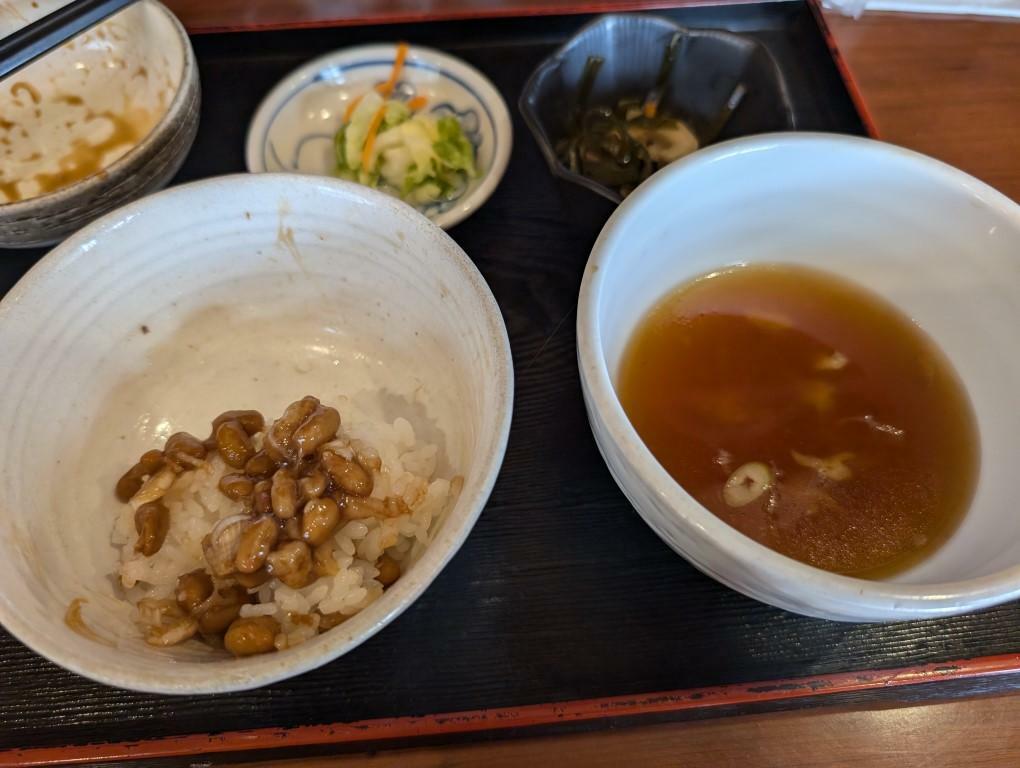 ご飯と味噌汁ならぬ、ご飯と蕎麦つゆ