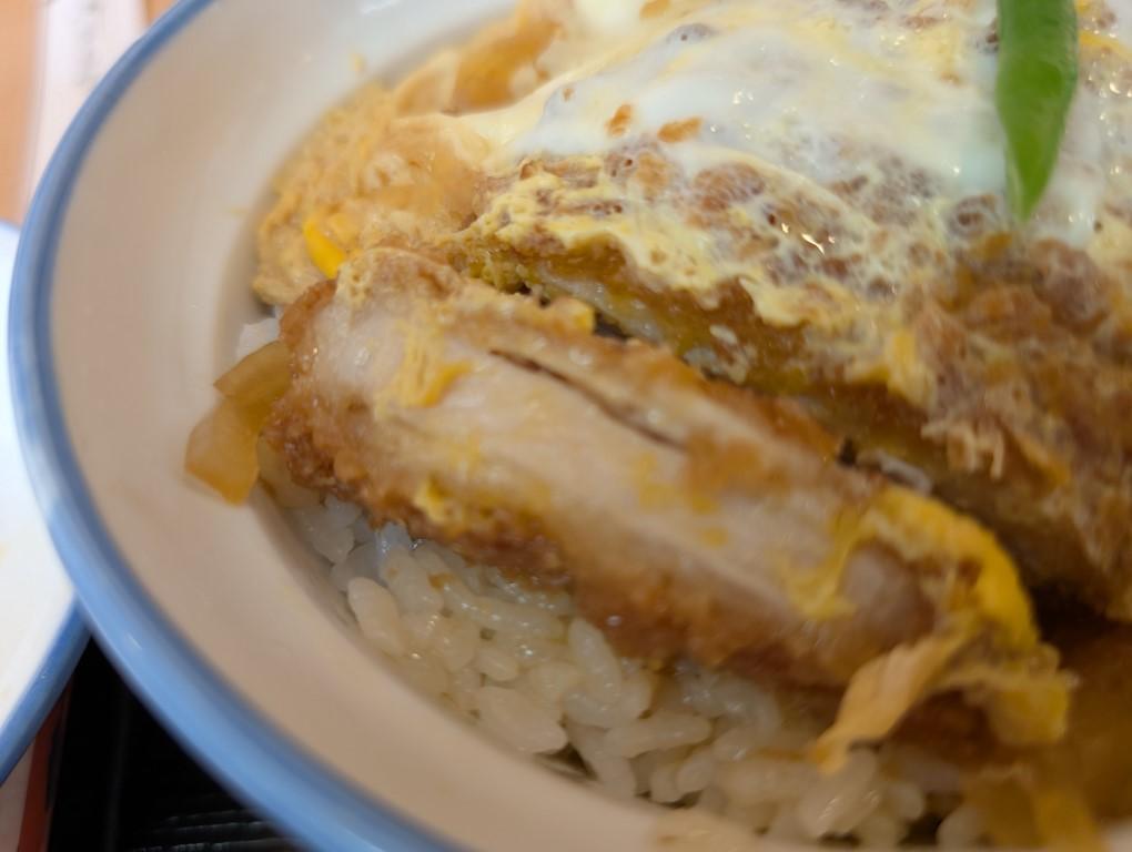 かつ丼のカツ断面