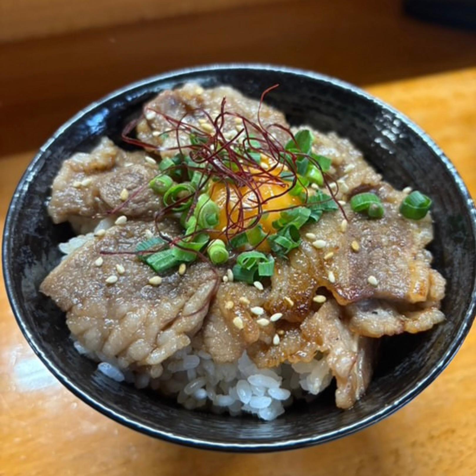 ホルモンが苦手な人はミニカルビ丼もあります♪