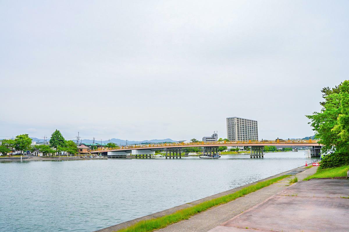 いにしえより重宝された「瀬田の唐橋」。いまなお多くの人が利用する交通の要所です