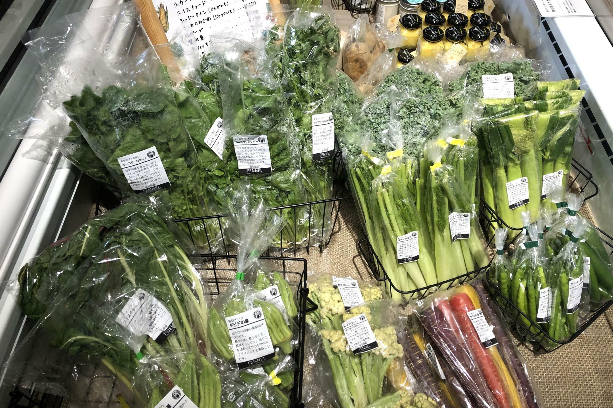 大きなオクラなど珍しい野菜の販売もありました