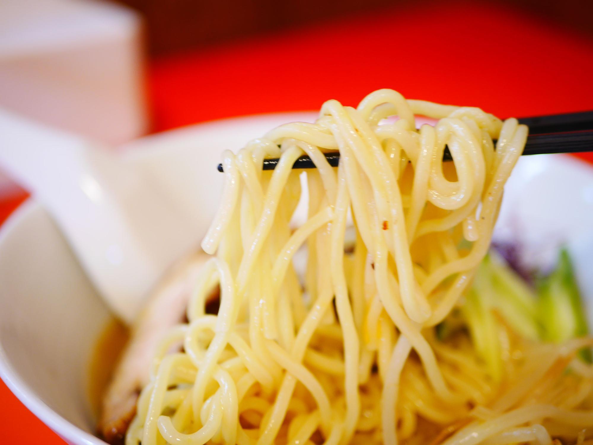 しっかりコシがある麺