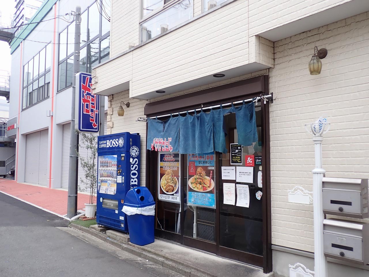 お店は川越駅の近くです（駅から徒歩約5分）