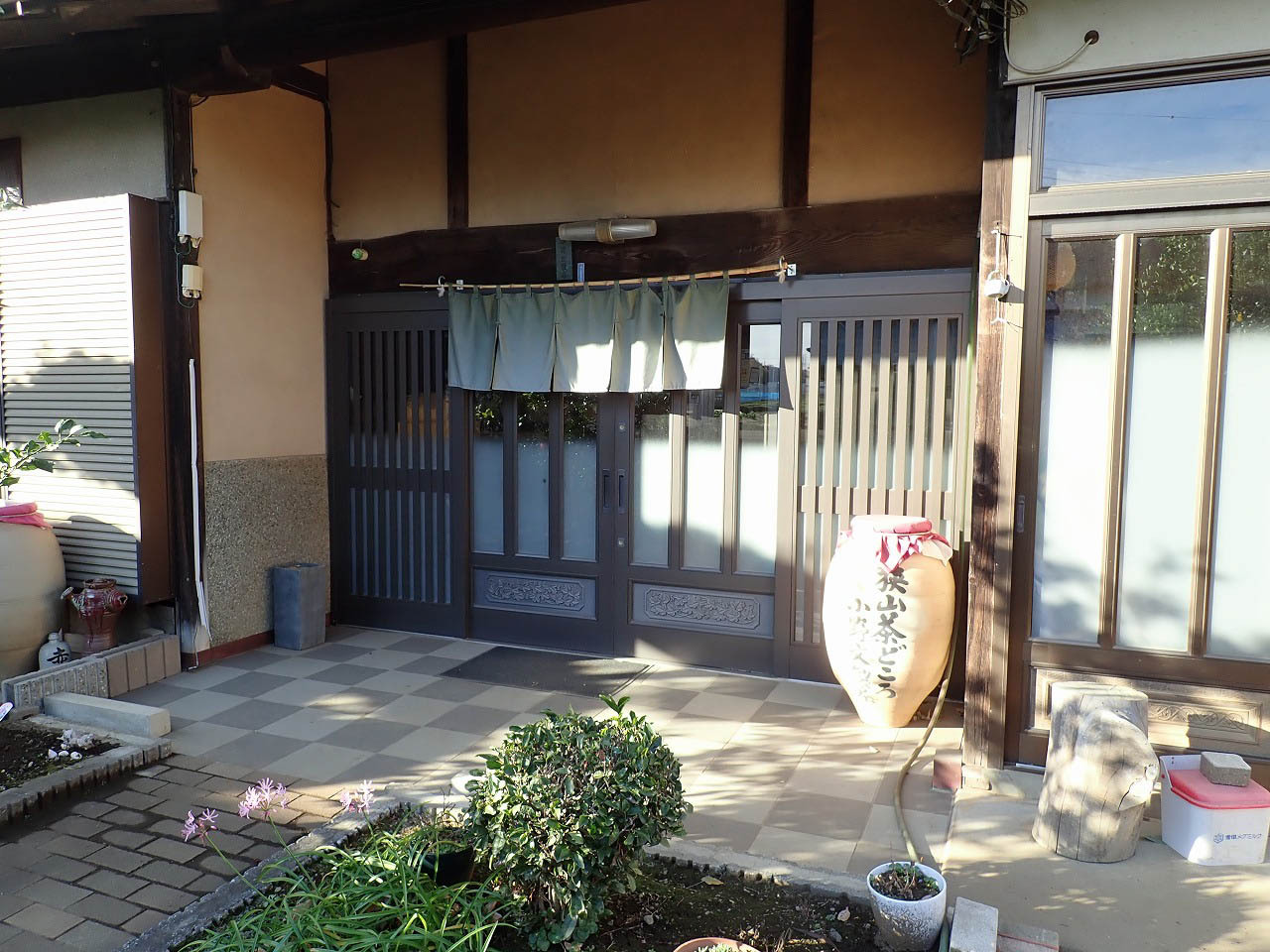お店は住所でいうと埼玉県川越市下赤坂にあり、お店の前に駐車スペースがあります