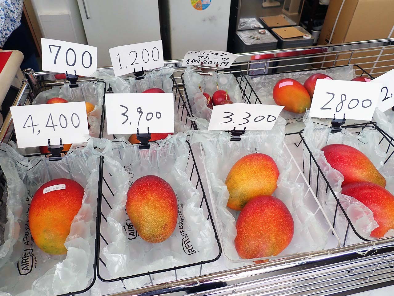 価格はマンゴーのサイズによって異なります