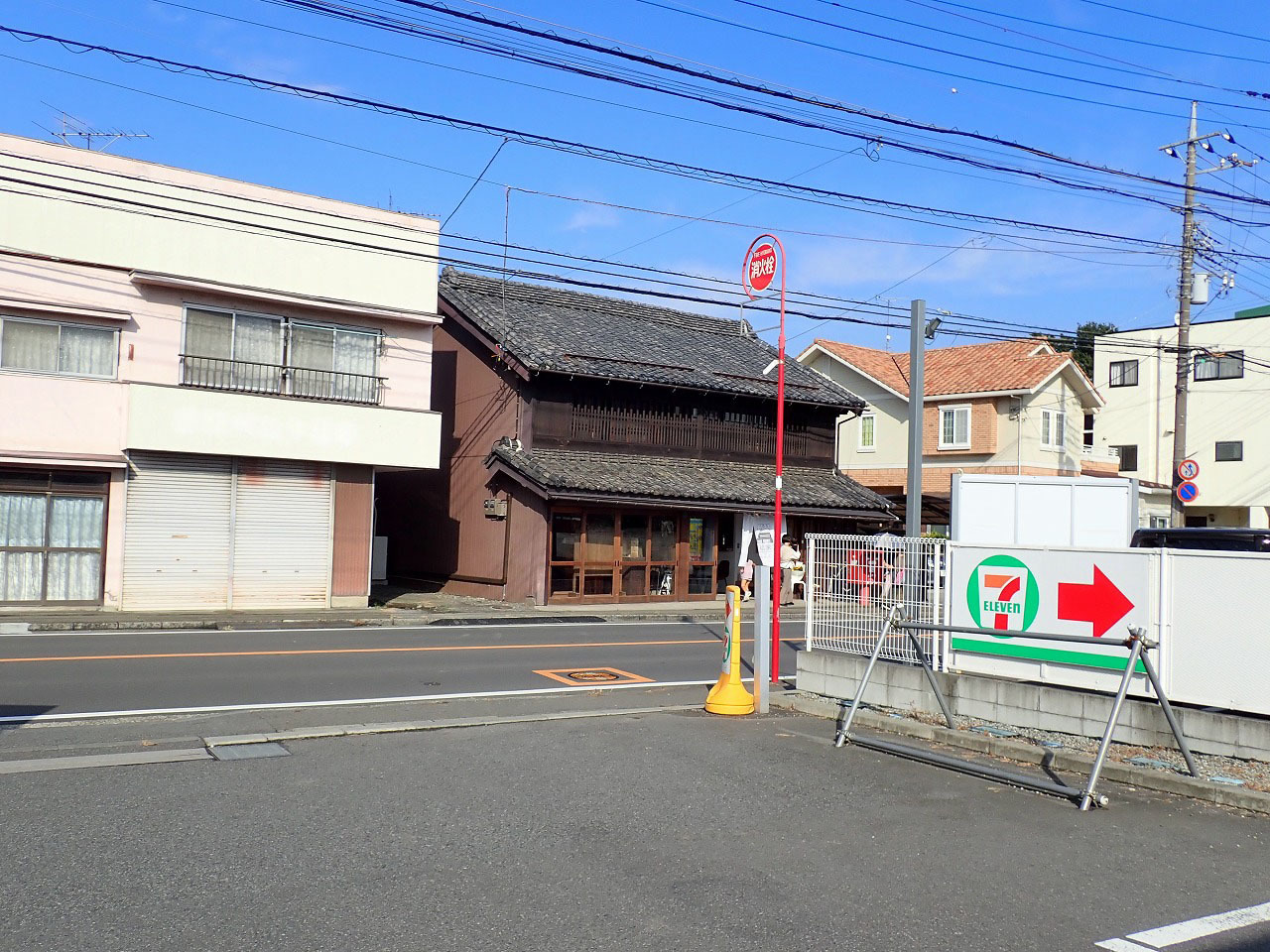 西武新宿線・本川越駅からは徒歩約18分です。蔵造りの町並みをゆっくりと散策しながら、訪問するのもよいでしょう