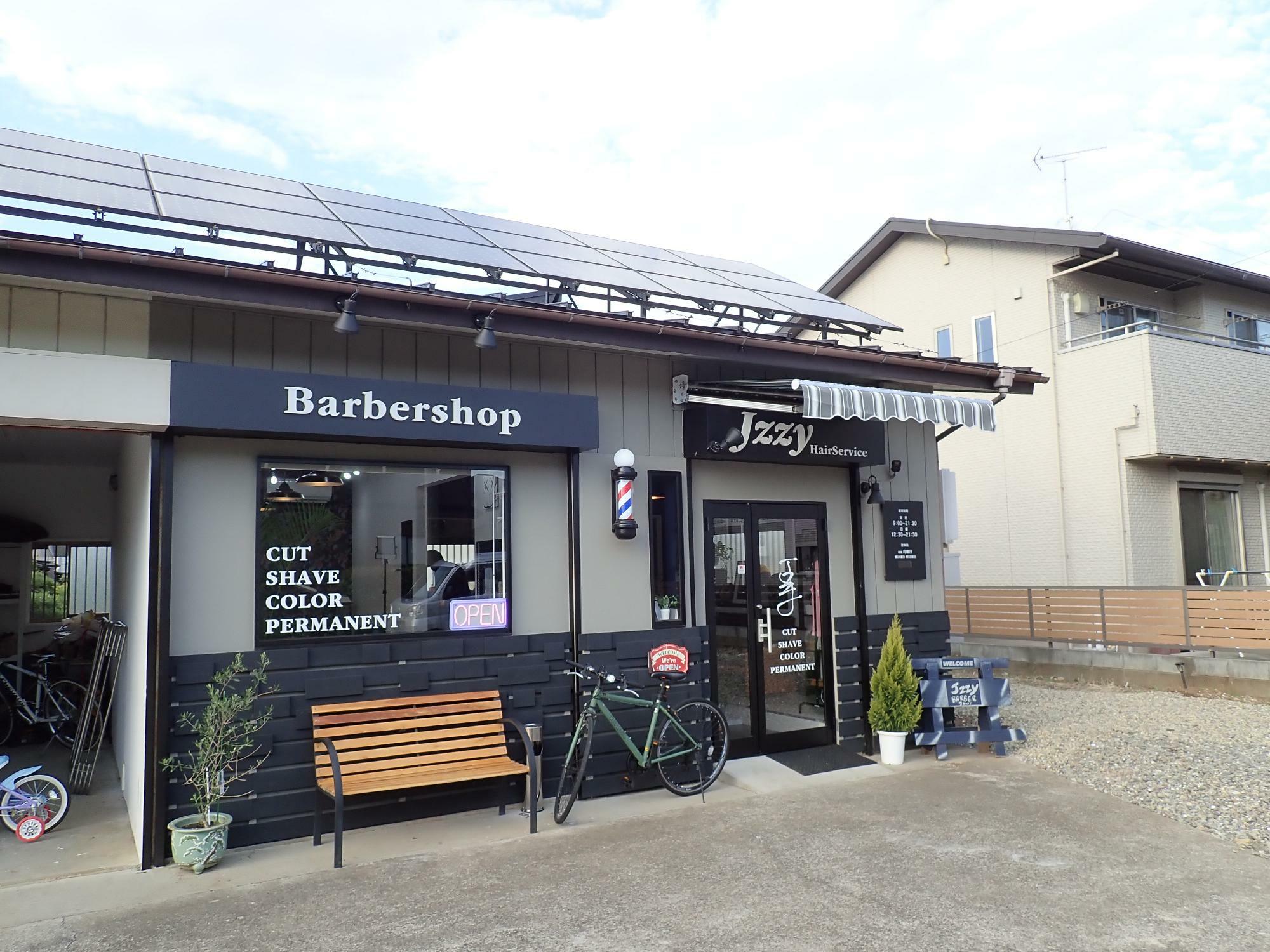 店舗は新河岸駅の西口から徒歩約10分のところにあります。川越市砂新田にある春日神社の近くです