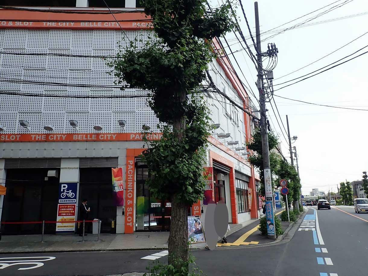 店舗は本川越駅から徒歩約3分のところにあり、建物の上のほうの階は駐車場でした