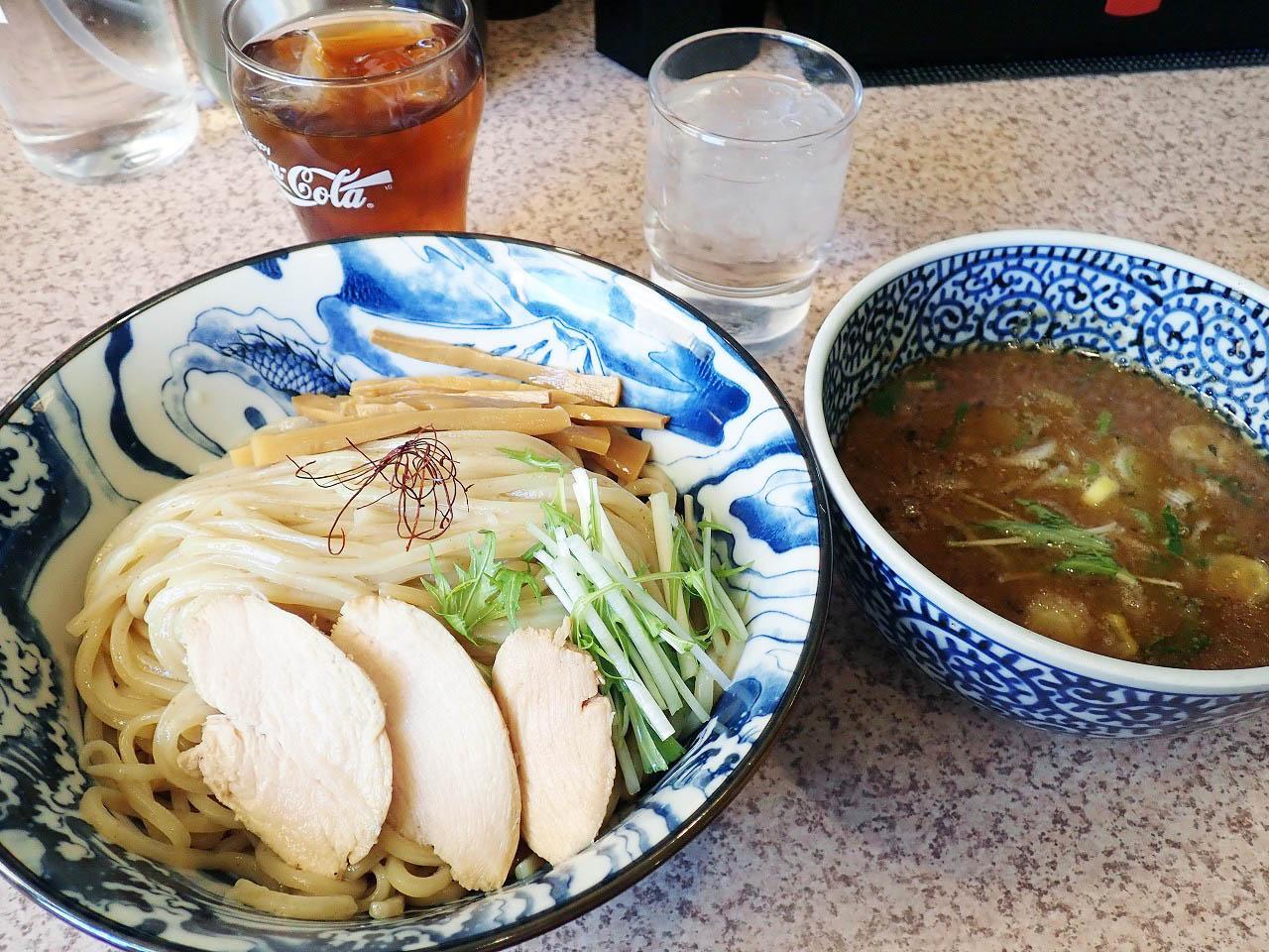 ちなみに個人的にはお冷（ひや）が烏龍茶のお店は料理が美味しいお店と思っています