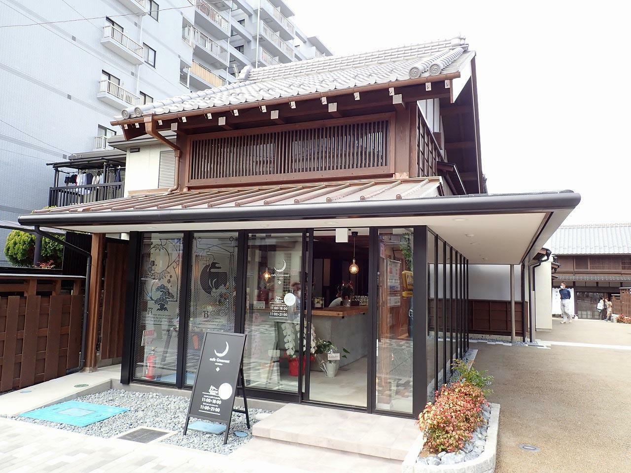 「cafe crescent-ichiba-」は「コエトコ」の入り口にあります