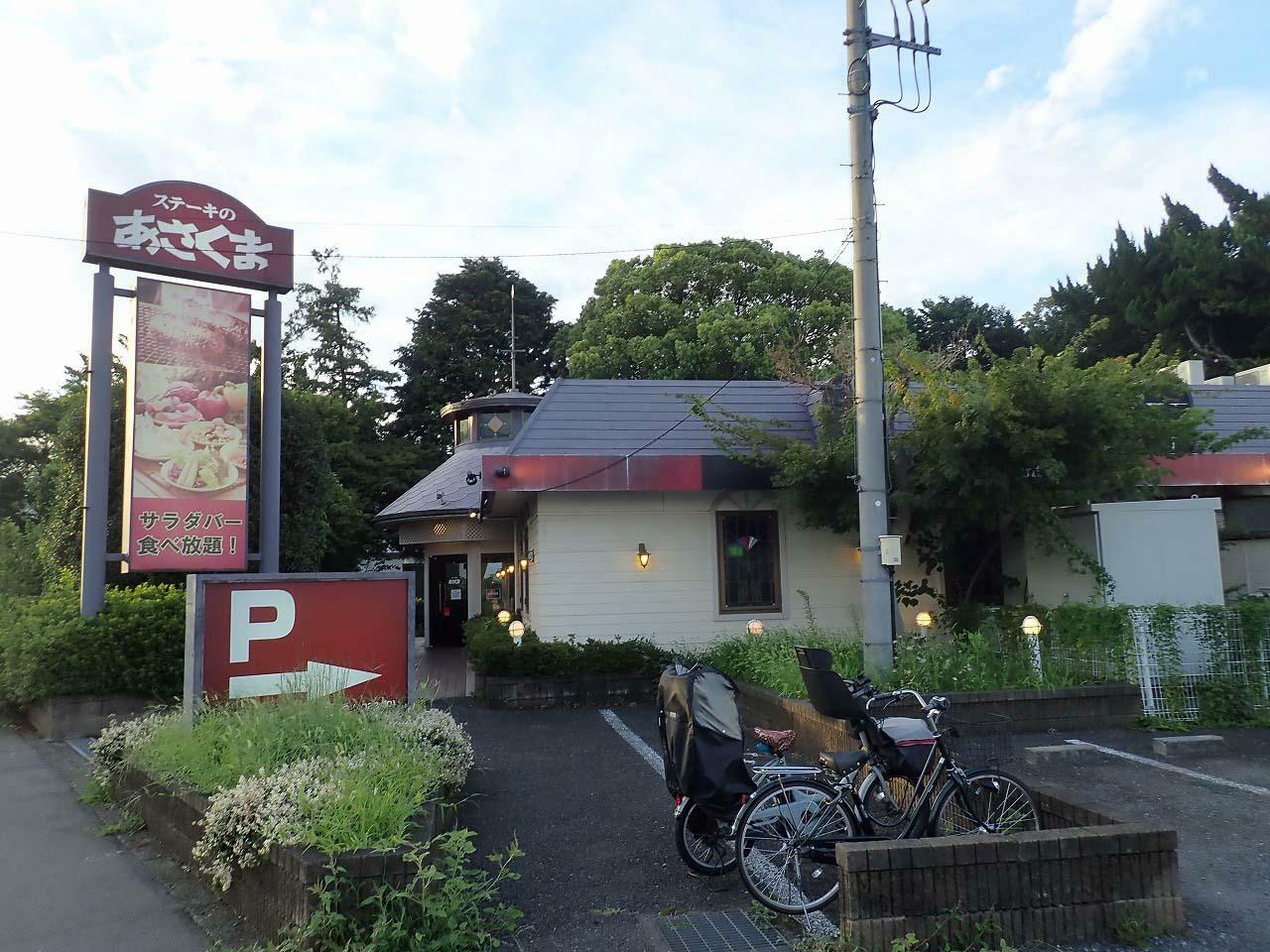 店舗は東武東上線・新河岸駅から徒歩約10分で、36台分の駐車場が完備されています