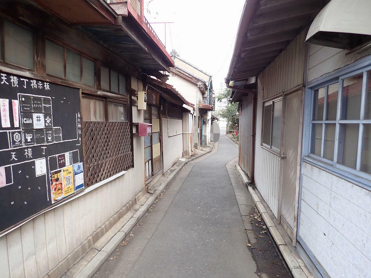 弁天横丁は西武新宿線・本川越駅から徒歩約18分のところにあります