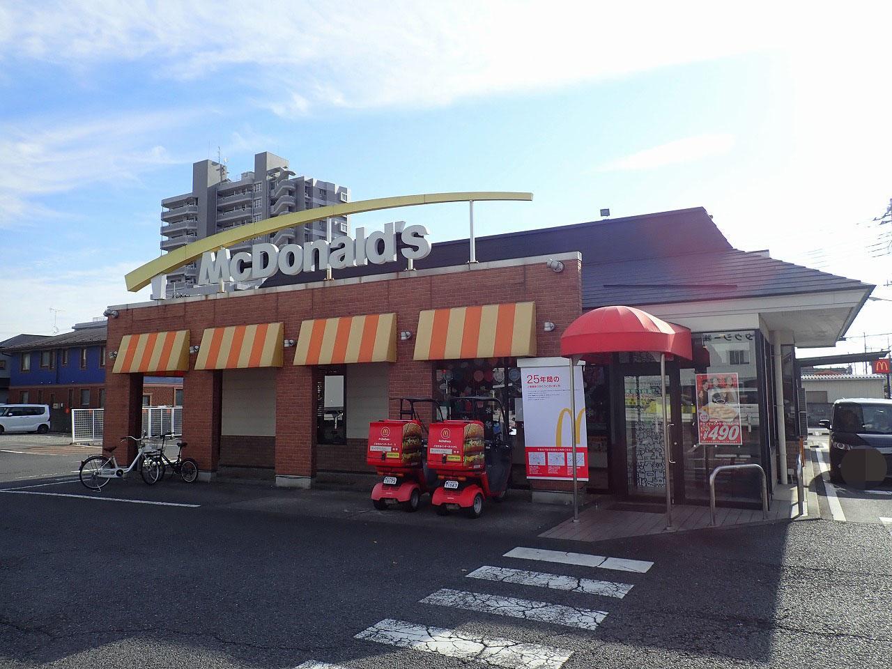 「川越インター店」は広い駐車場が完備されていて、ドライブスルーを利用できる郊外型のお店です