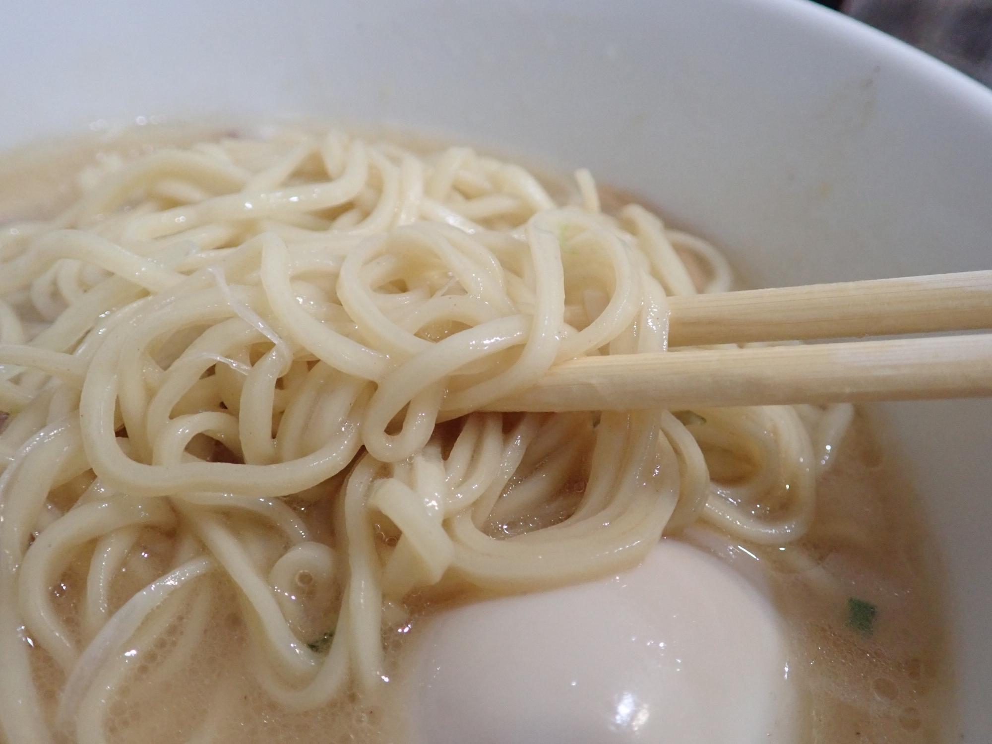 麺はこのような感じです